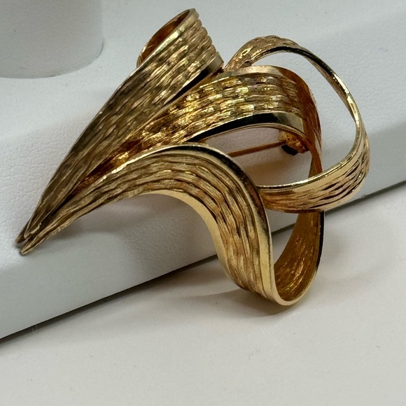 Vtg Metasco 18k RGP ribbon brooch - Picture 2 of 8